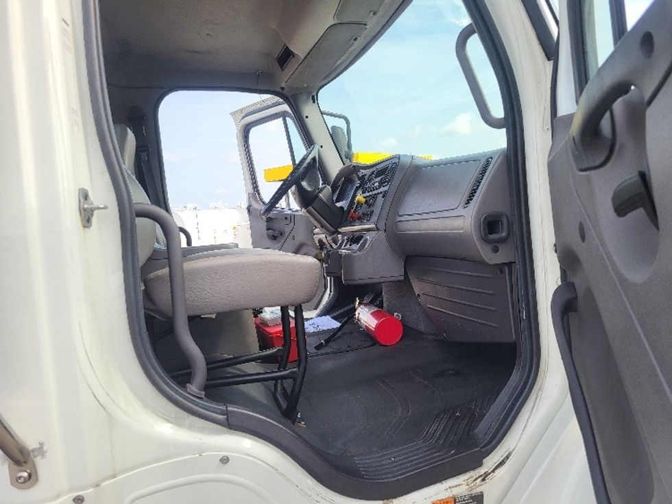 Day Cab Tractor-Heavy Duty Tractors-Freightliner-2017-M2-Morristown-TN-192,096\n\t\tmiles-$ 47,750 - Image 12