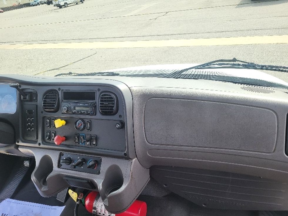 Day Cab Tractor-Heavy Duty Tractors-Freightliner-2017-M2-Morristown-TN-192,096\n\t\tmiles-$ 47,750 - Image 13