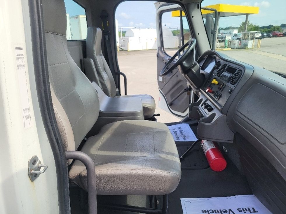 Day Cab Tractor-Heavy Duty Tractors-Freightliner-2017-M2-Morristown-TN-192,096\n\t\tmiles-$ 47,750 - Image 14