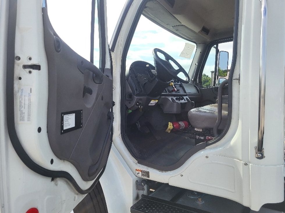 Day Cab Tractor-Heavy Duty Tractors-Freightliner-2017-M2-Morristown-TN-192,096\n\t\tmiles-$ 47,750 - Image 9