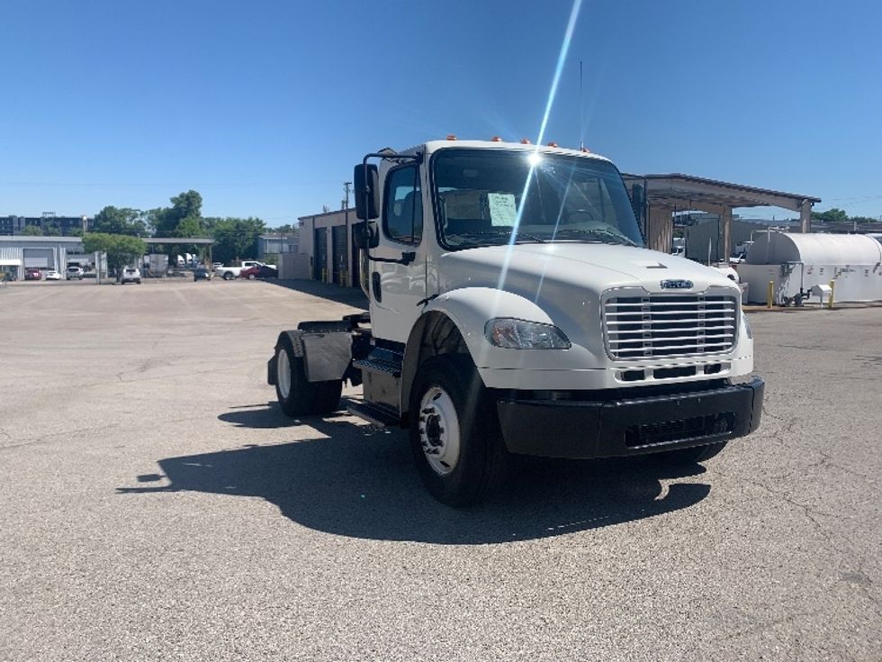 Day Cab Tractor-Heavy Duty Tractors-Freightliner-2017-M2-Nashville (Mount Juliet)-TN-152,707\n\t\tmiles-$ 49,000 - Image 1