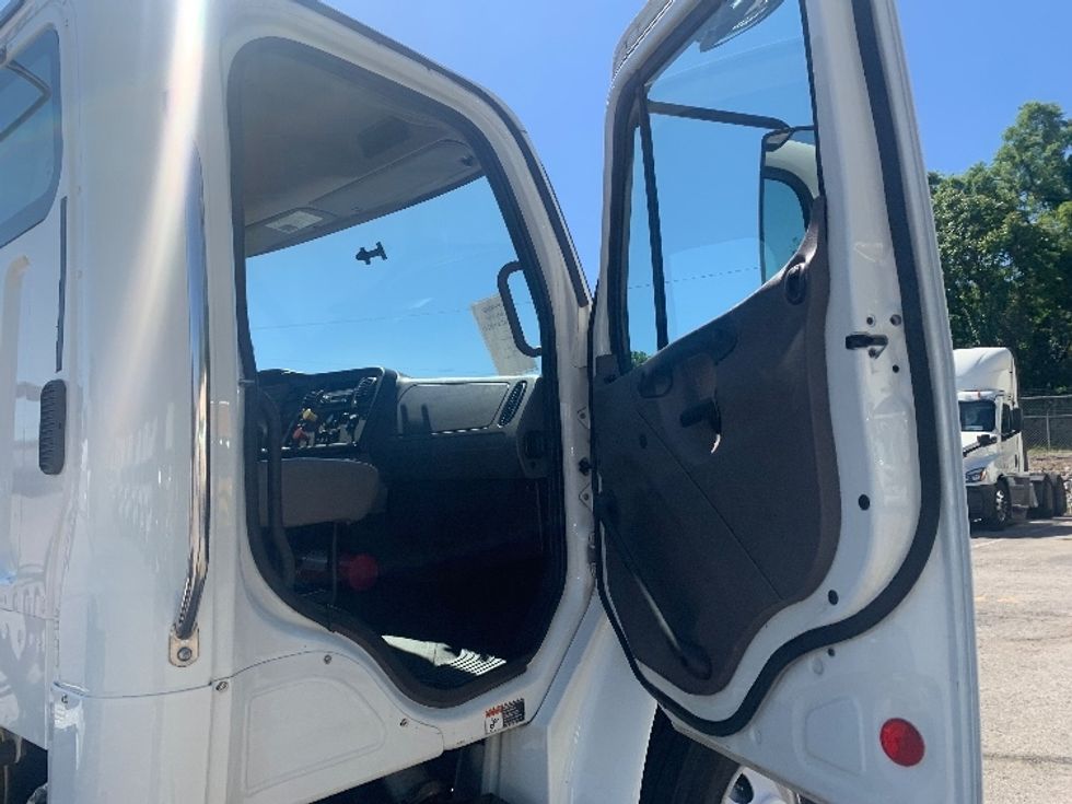 Day Cab Tractor-Heavy Duty Tractors-Freightliner-2017-M2-Nashville (Mount Juliet)-TN-152,707\n\t\tmiles-$ 49,000 - Image 12