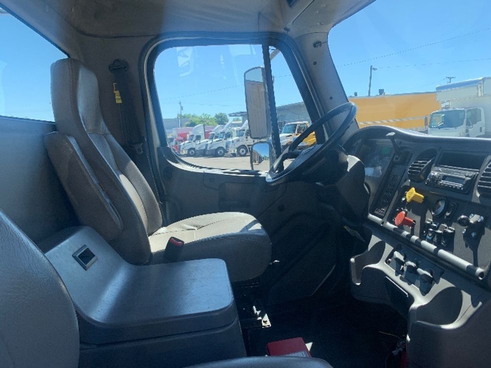Day Cab Tractor-Heavy Duty Tractors-Freightliner-2017-M2-Nashville (Mount Juliet)-TN-152,707\n\t\tmiles-$ 49,000 - Image 14