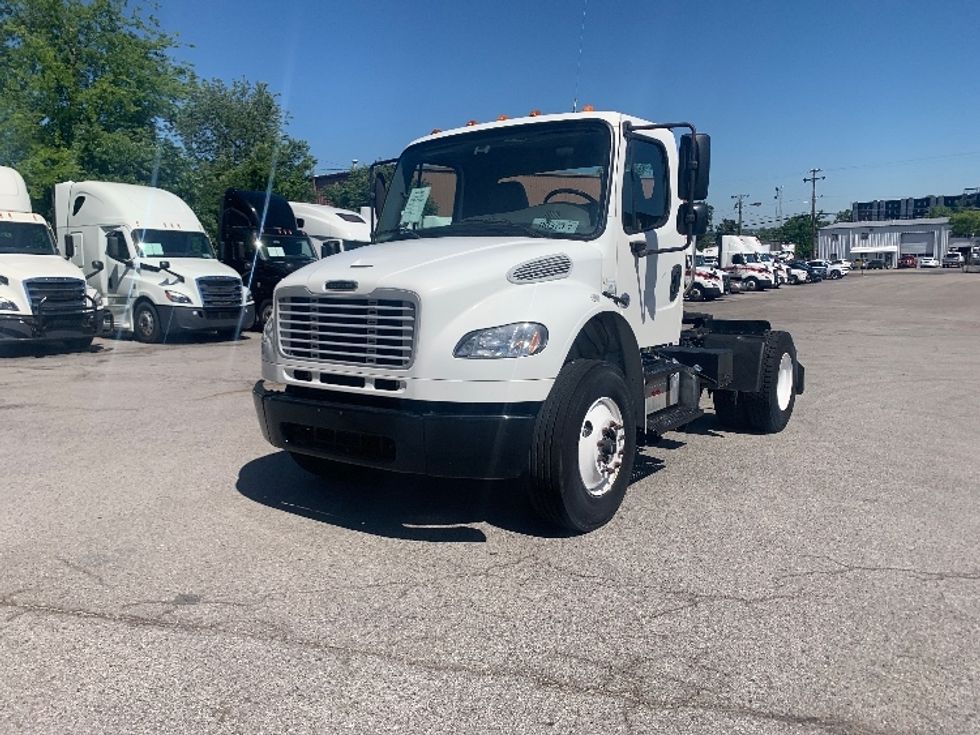 Day Cab Tractor-Heavy Duty Tractors-Freightliner-2017-M2-Nashville (Mount Juliet)-TN-152,707\n\t\tmiles-$ 49,000 - Image 3