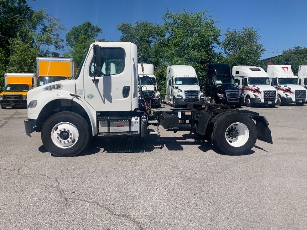 Day Cab Tractor-Heavy Duty Tractors-Freightliner-2017-M2-Nashville (Mount Juliet)-TN-152,707\n\t\tmiles-$ 49,000 - Image 4