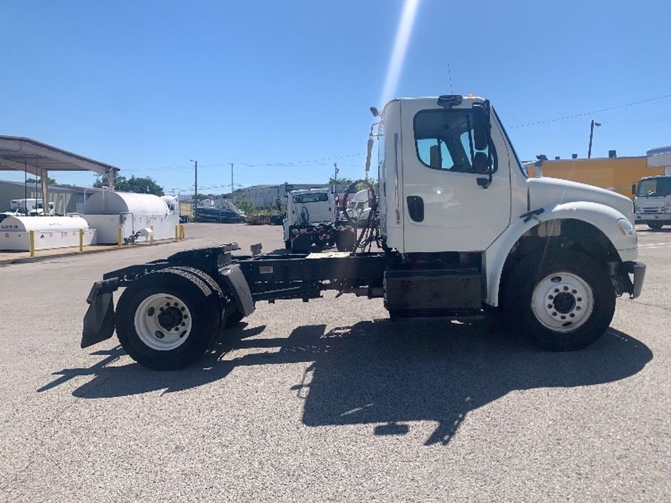 Day Cab Tractor-Heavy Duty Tractors-Freightliner-2017-M2-Nashville (Mount Juliet)-TN-152,707\n\t\tmiles-$ 49,000 - Image 8