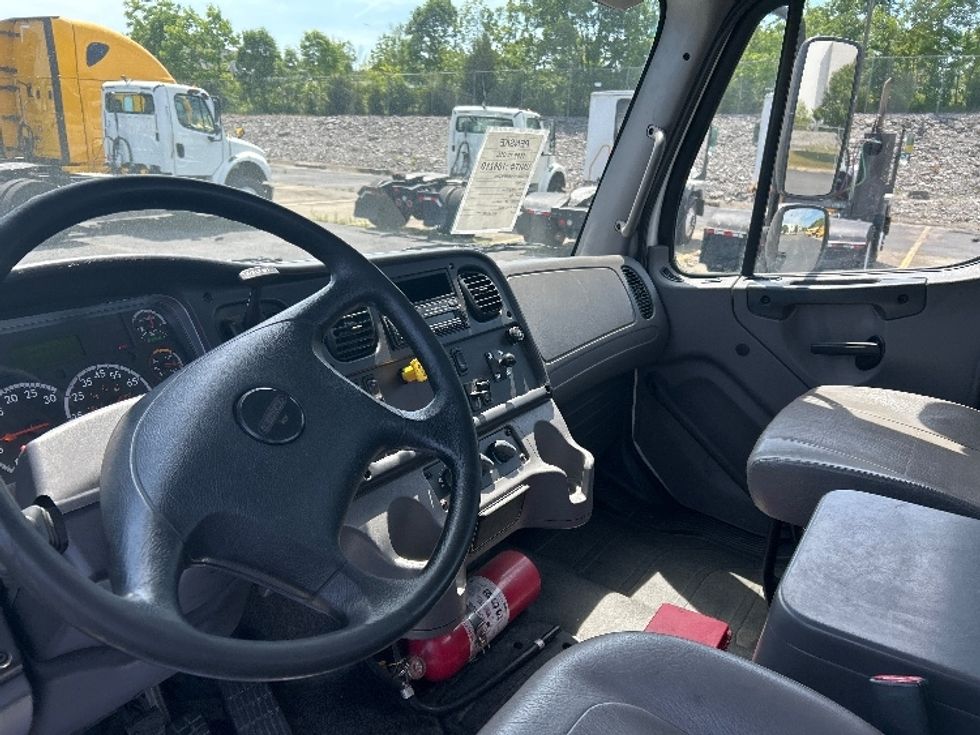 Day Cab Tractor-Heavy Duty Tractors-Freightliner-2017-M2-Nashville (Mount Juliet)-TN-166,760\n\t\tmiles-$ 48,750 - Image 10
