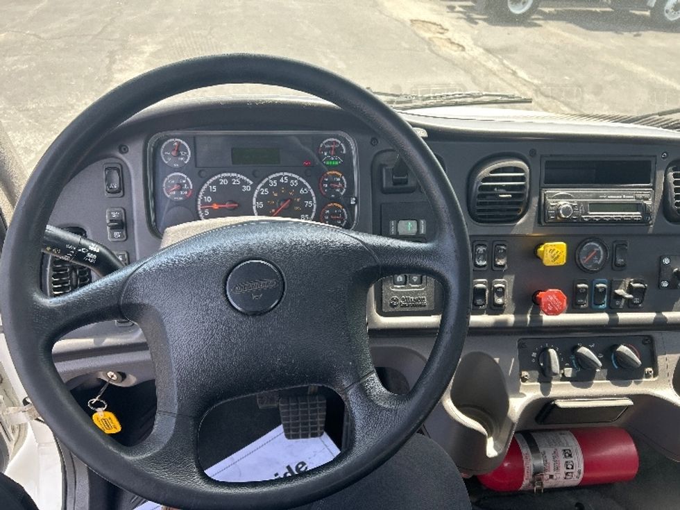 Day Cab Tractor-Heavy Duty Tractors-Freightliner-2017-M2-Nashville (Mount Juliet)-TN-166,760\n\t\tmiles-$ 48,750 - Image 11