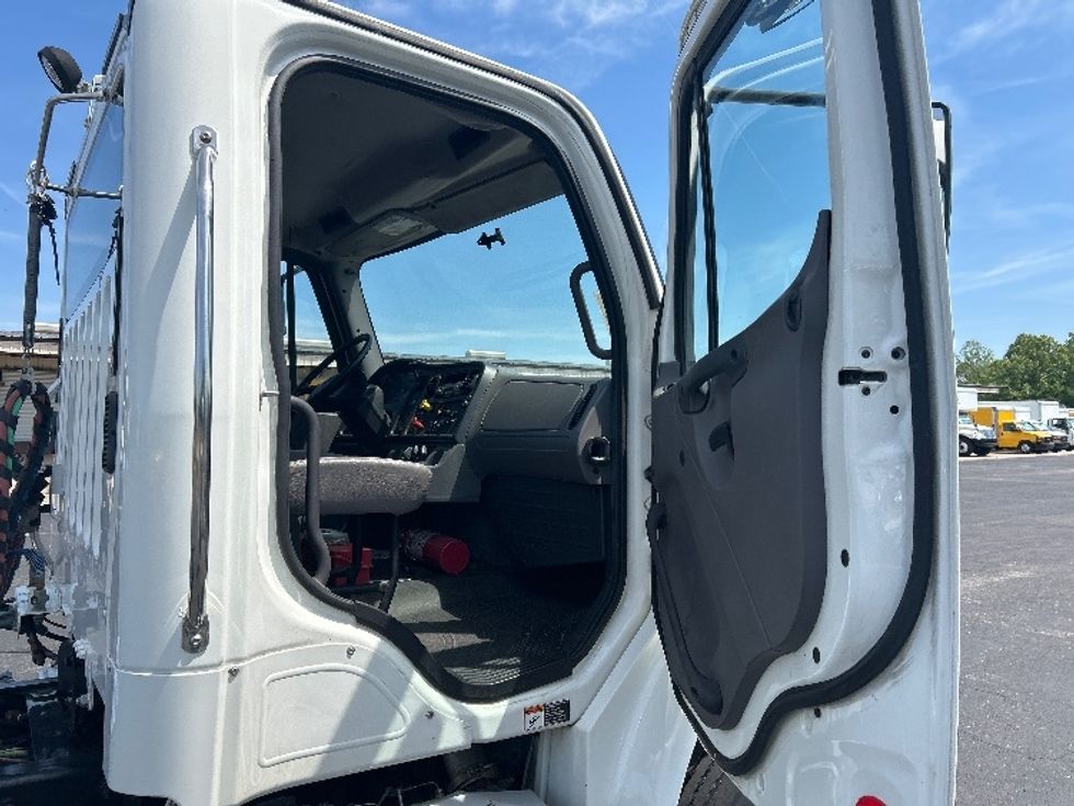 Day Cab Tractor-Heavy Duty Tractors-Freightliner-2017-M2-Nashville (Mount Juliet)-TN-166,760\n\t\tmiles-$ 48,750 - Image 12