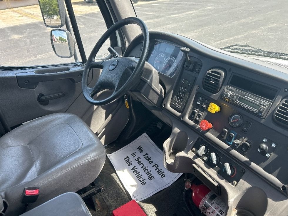 Day Cab Tractor-Heavy Duty Tractors-Freightliner-2017-M2-Nashville (Mount Juliet)-TN-166,760\n\t\tmiles-$ 48,750 - Image 14
