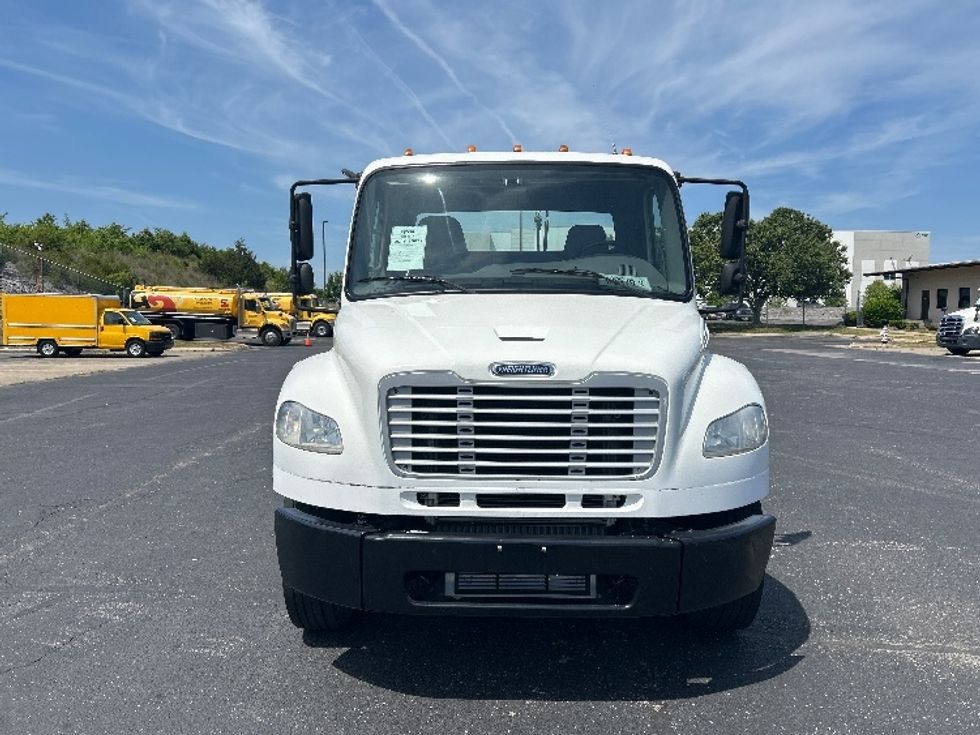 Day Cab Tractor-Heavy Duty Tractors-Freightliner-2017-M2-Nashville (Mount Juliet)-TN-166,760\n\t\tmiles-$ 48,750 - Image 2