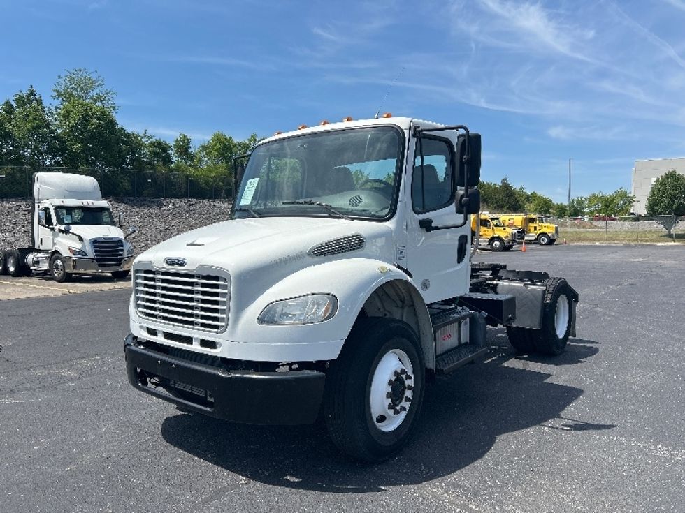 Day Cab Tractor-Heavy Duty Tractors-Freightliner-2017-M2-Nashville (Mount Juliet)-TN-166,760\n\t\tmiles-$ 48,750 - Image 3