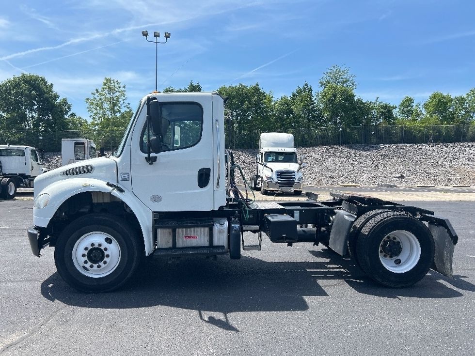 Day Cab Tractor-Heavy Duty Tractors-Freightliner-2017-M2-Nashville (Mount Juliet)-TN-166,760\n\t\tmiles-$ 48,750 - Image 4