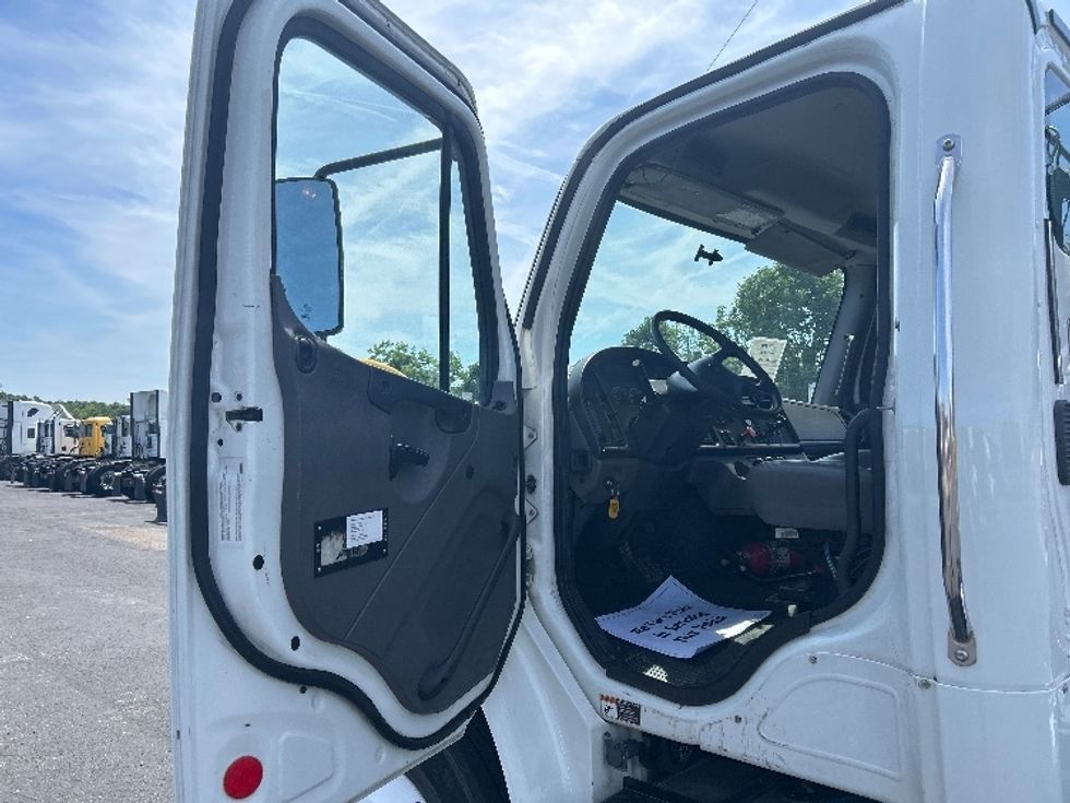 Day Cab Tractor-Heavy Duty Tractors-Freightliner-2017-M2-Nashville (Mount Juliet)-TN-166,760\n\t\tmiles-$ 48,750 - Image 9