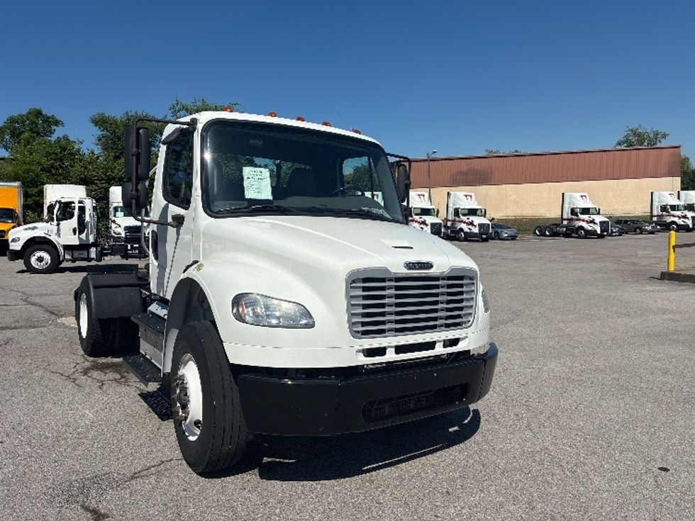 Day Cab Tractor-Heavy Duty Tractors-Freightliner-2017-M2-Nashville (Mount Juliet)-TN-197,543\n\t\tmiles-$ 46,250 - Image 1