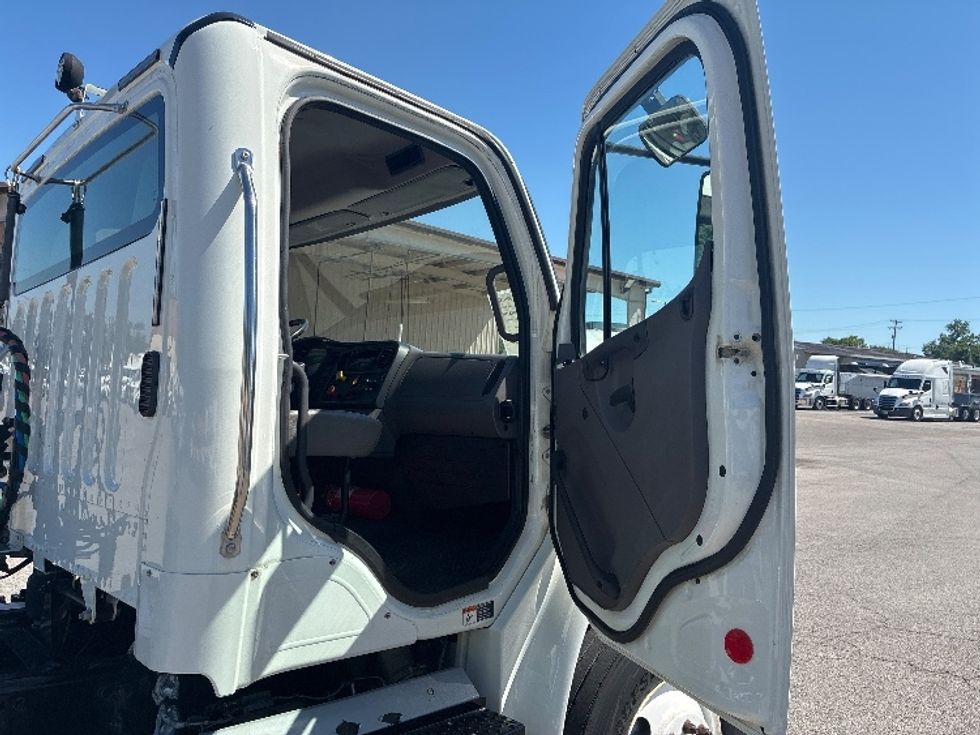 Day Cab Tractor-Heavy Duty Tractors-Freightliner-2017-M2-Nashville (Mount Juliet)-TN-197,543\n\t\tmiles-$ 46,250 - Image 12