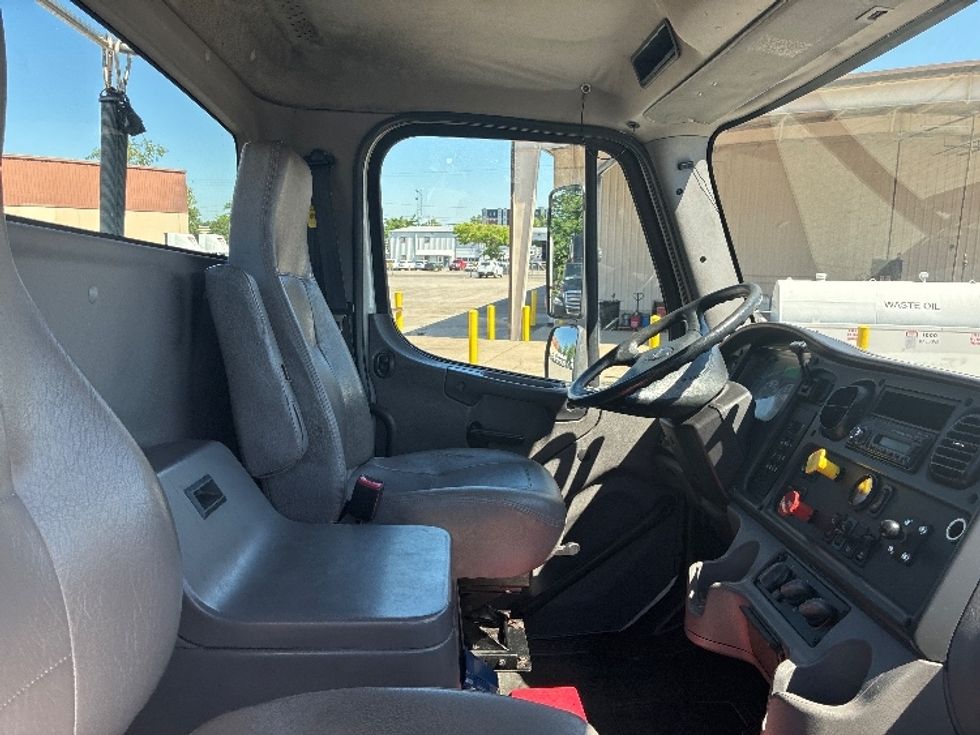 Day Cab Tractor-Heavy Duty Tractors-Freightliner-2017-M2-Nashville (Mount Juliet)-TN-197,543\n\t\tmiles-$ 46,250 - Image 14