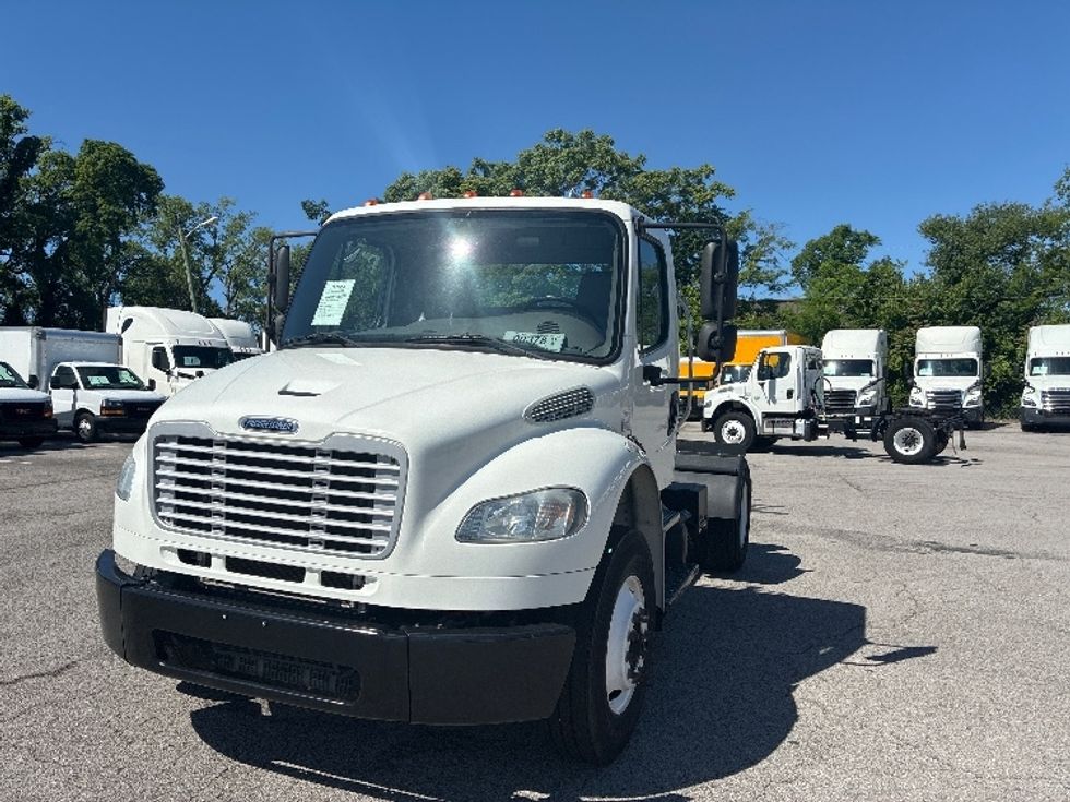 Day Cab Tractor-Heavy Duty Tractors-Freightliner-2017-M2-Nashville (Mount Juliet)-TN-197,543\n\t\tmiles-$ 46,250 - Image 3