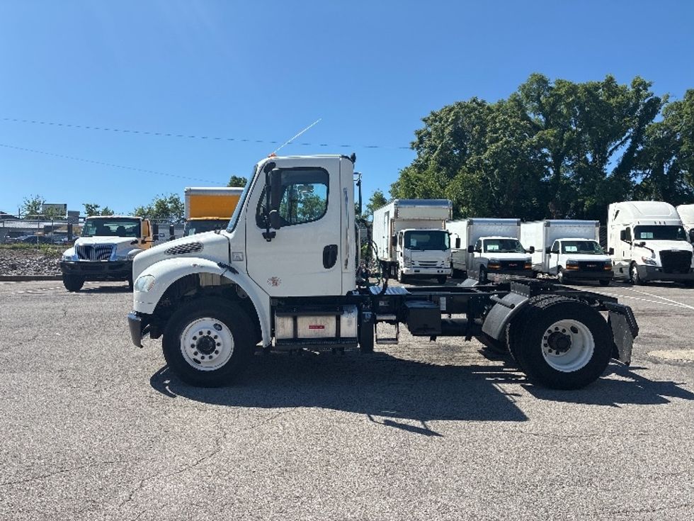 Day Cab Tractor-Heavy Duty Tractors-Freightliner-2017-M2-Nashville (Mount Juliet)-TN-197,543\n\t\tmiles-$ 46,250 - Image 4