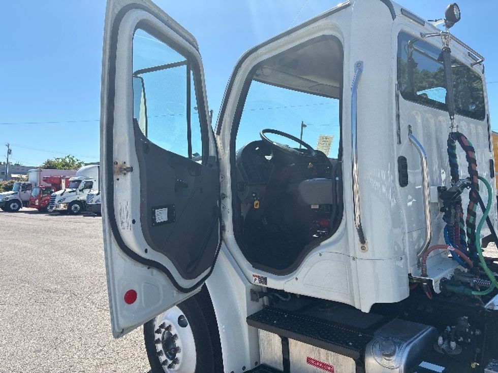 Day Cab Tractor-Heavy Duty Tractors-Freightliner-2017-M2-Nashville (Mount Juliet)-TN-197,543\n\t\tmiles-$ 46,250 - Image 9