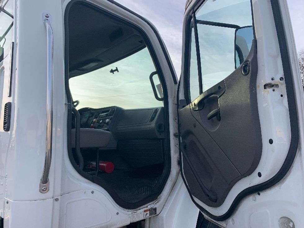 Day Cab Tractor-Heavy Duty Tractors-Freightliner-2017-M2-Nashville (Mount Juliet)-TN-211,198\n\t\tmiles-$ 45,500 - Image 12