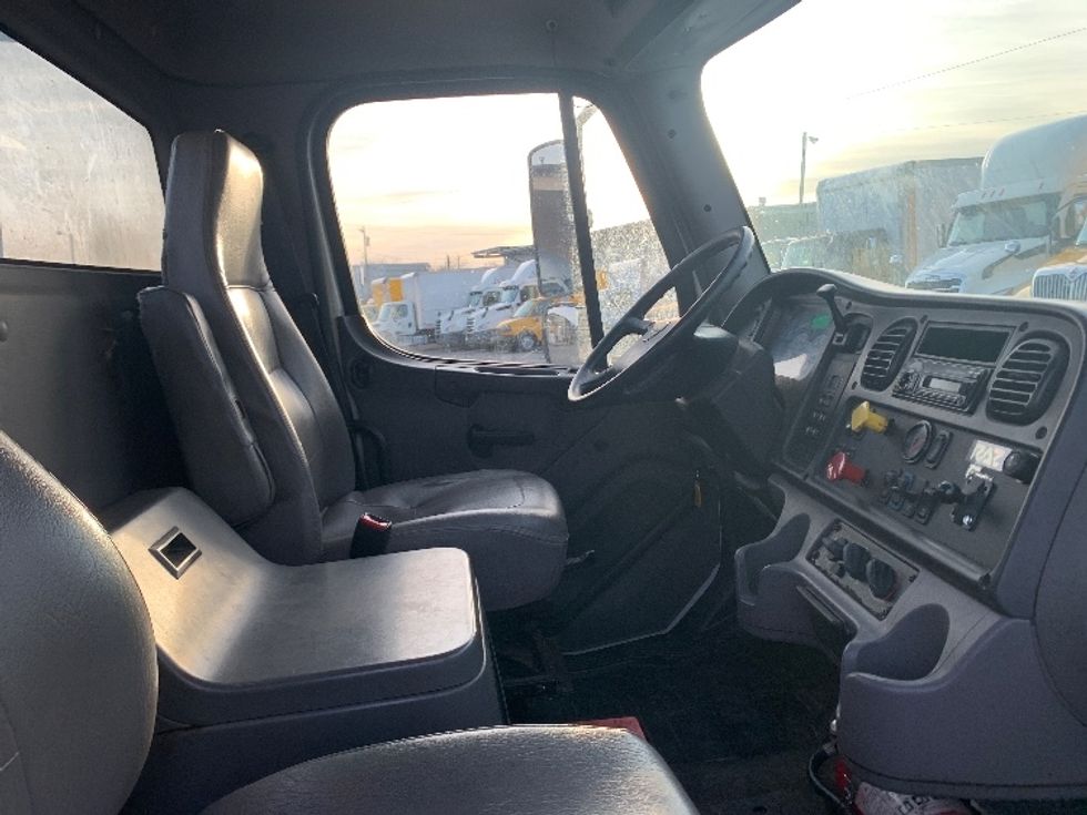 Day Cab Tractor-Heavy Duty Tractors-Freightliner-2017-M2-Nashville (Mount Juliet)-TN-211,198\n\t\tmiles-$ 45,500 - Image 14