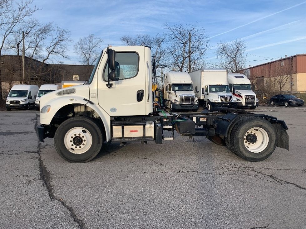 Day Cab Tractor-Heavy Duty Tractors-Freightliner-2017-M2-Nashville (Mount Juliet)-TN-211,198\n\t\tmiles-$ 45,500 - Image 4