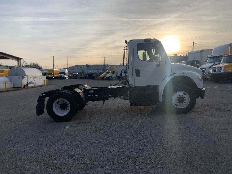 Day Cab Tractor-Heavy Duty Tractors-Freightliner-2017-M2-Nashville (Mount Juliet)-TN-211,198\n\t\tmiles-$ 45,500 - Image 8