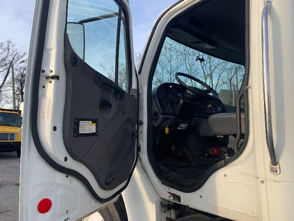 Day Cab Tractor-Heavy Duty Tractors-Freightliner-2017-M2-Nashville (Mount Juliet)-TN-211,198\n\t\tmiles-$ 45,500 - Image 9