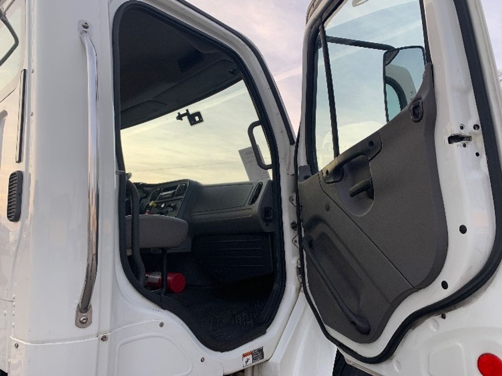 Day Cab Tractor-Heavy Duty Tractors-Freightliner-2017-M2-Nashville (Mount Juliet)-TN-227,395\n\t\tmiles-$ 44,750 - Image 12