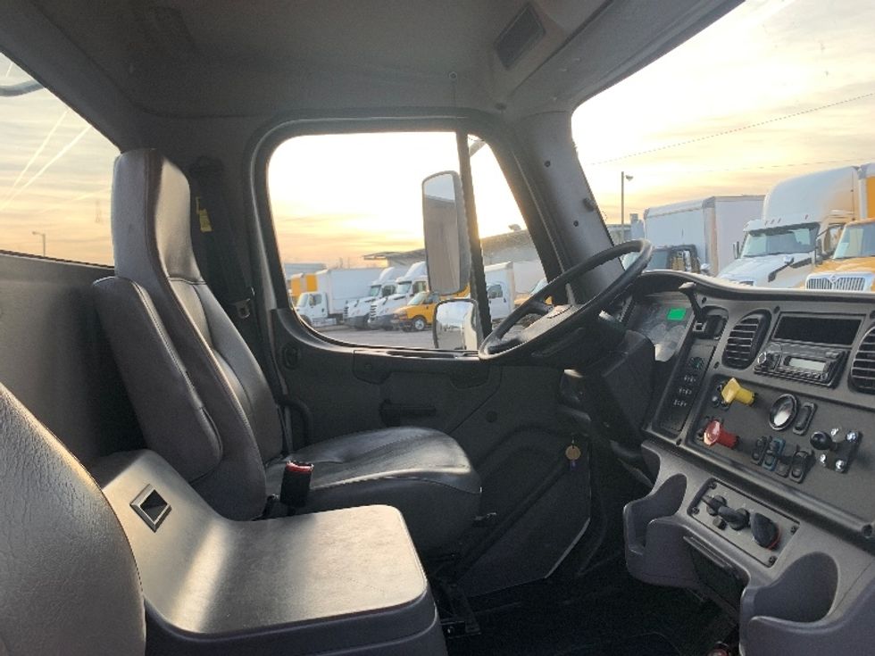 Day Cab Tractor-Heavy Duty Tractors-Freightliner-2017-M2-Nashville (Mount Juliet)-TN-227,395\n\t\tmiles-$ 44,750 - Image 14