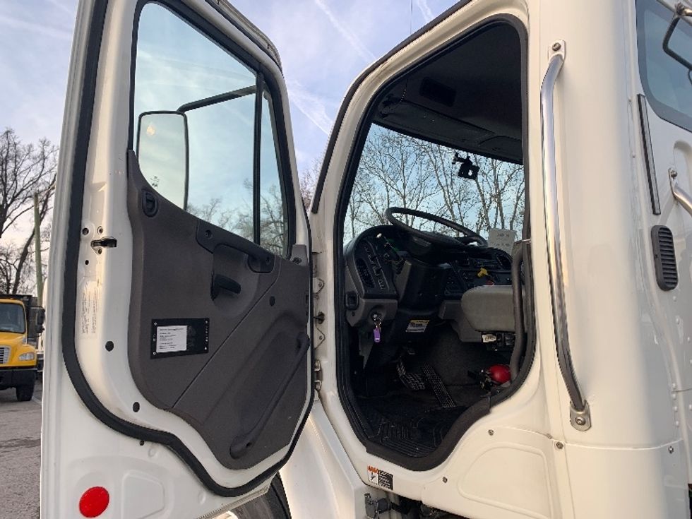 Day Cab Tractor-Heavy Duty Tractors-Freightliner-2017-M2-Nashville (Mount Juliet)-TN-227,395\n\t\tmiles-$ 44,750 - Image 9