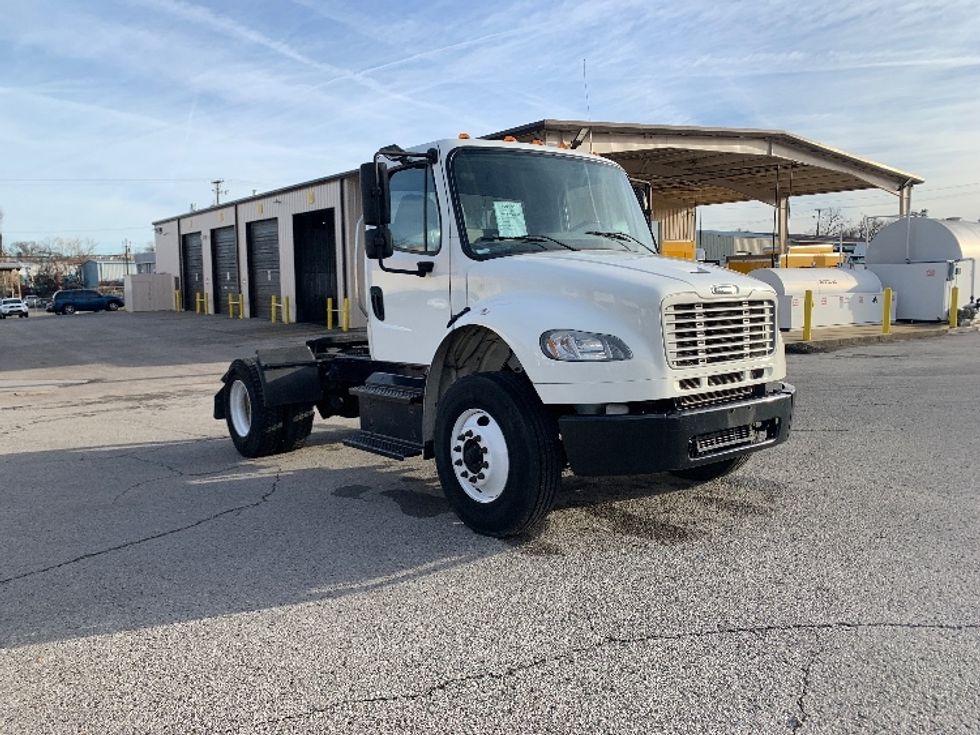 Day Cab Tractor-Heavy Duty Tractors-Freightliner-2017-M2-Nashville (Mount Juliet)-TN-255,000\n\t\tmiles-$ 43,250 - Image 1