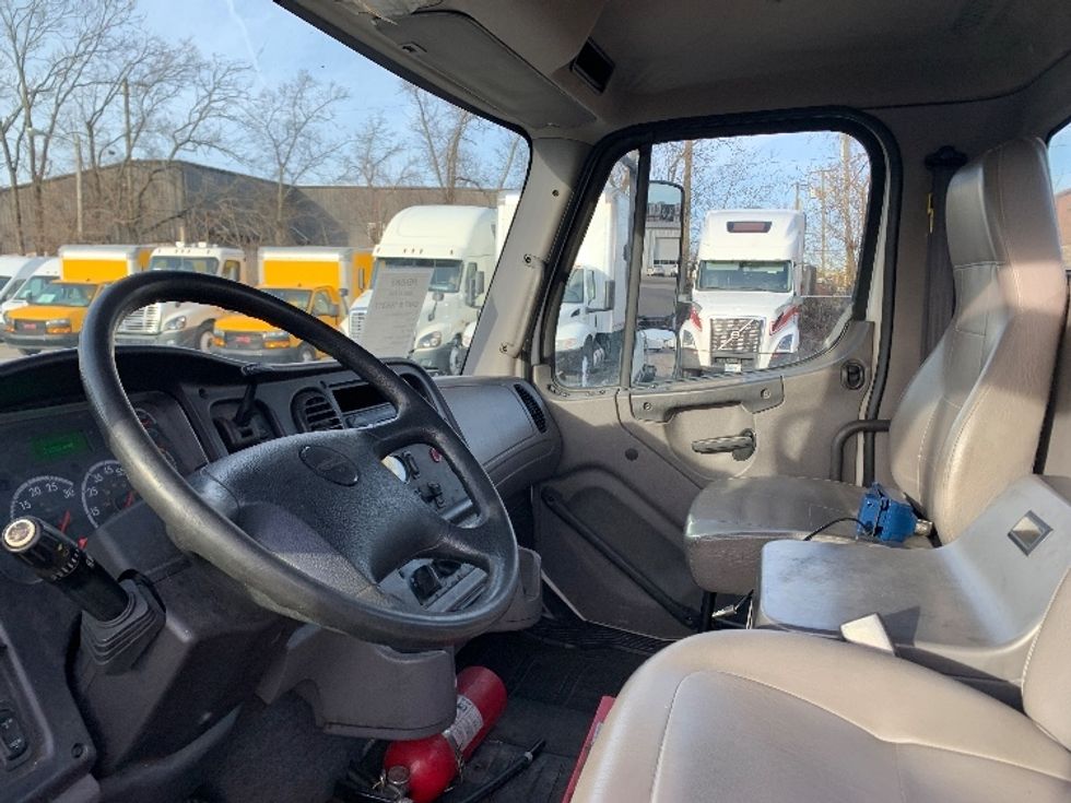 Day Cab Tractor-Heavy Duty Tractors-Freightliner-2017-M2-Nashville (Mount Juliet)-TN-255,000\n\t\tmiles-$ 43,250 - Image 10