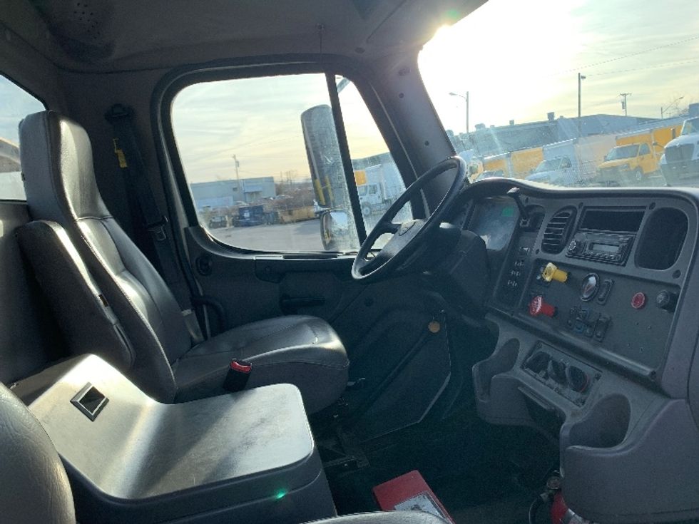 Day Cab Tractor-Heavy Duty Tractors-Freightliner-2017-M2-Nashville (Mount Juliet)-TN-255,000\n\t\tmiles-$ 43,250 - Image 14