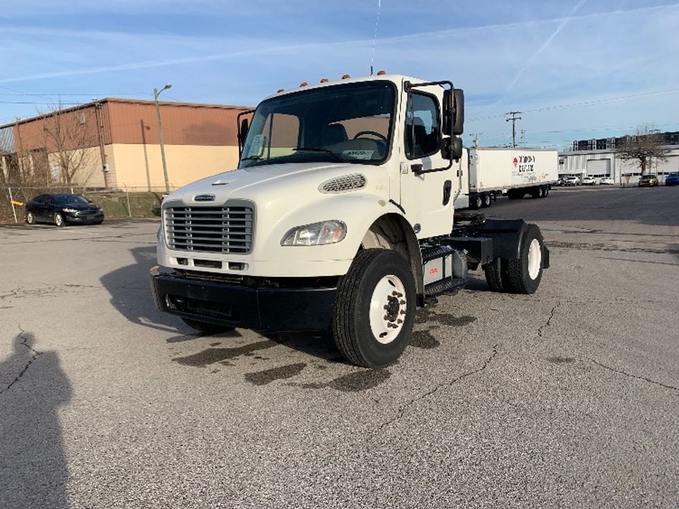 Day Cab Tractor-Heavy Duty Tractors-Freightliner-2017-M2-Nashville (Mount Juliet)-TN-255,000\n\t\tmiles-$ 43,250 - Image 3
