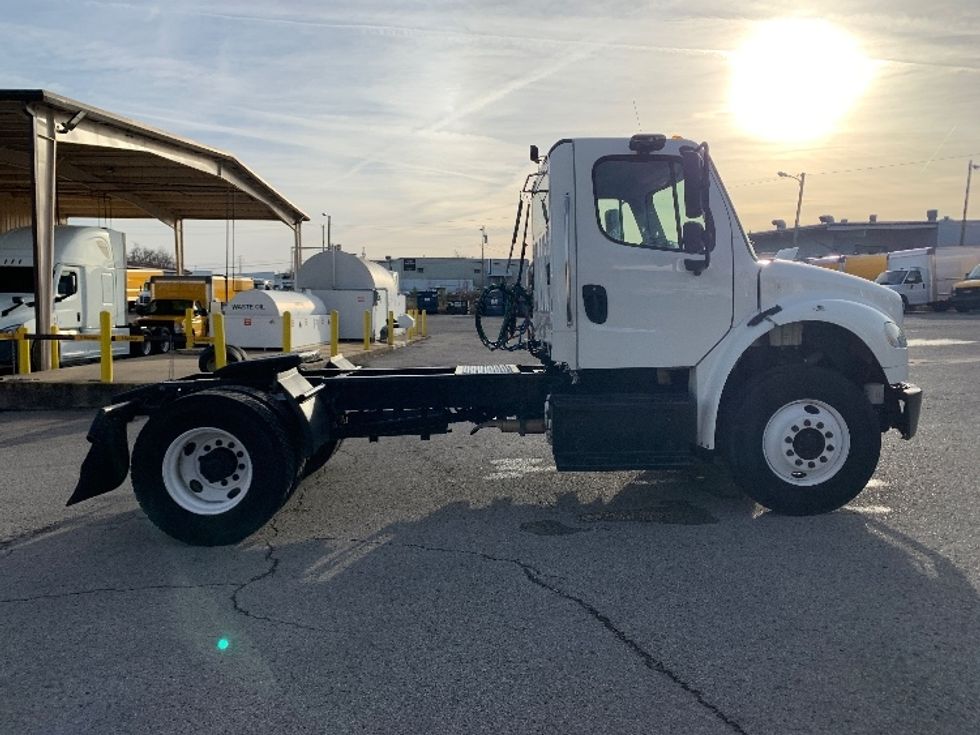 Day Cab Tractor-Heavy Duty Tractors-Freightliner-2017-M2-Nashville (Mount Juliet)-TN-255,000\n\t\tmiles-$ 43,250 - Image 8
