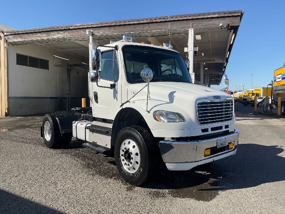 Day Cab Tractor-Heavy Duty Tractors-Freightliner-2017-M2-Tacoma-WA-129,992\n\t\tmiles-$ 52,250 - Image 1