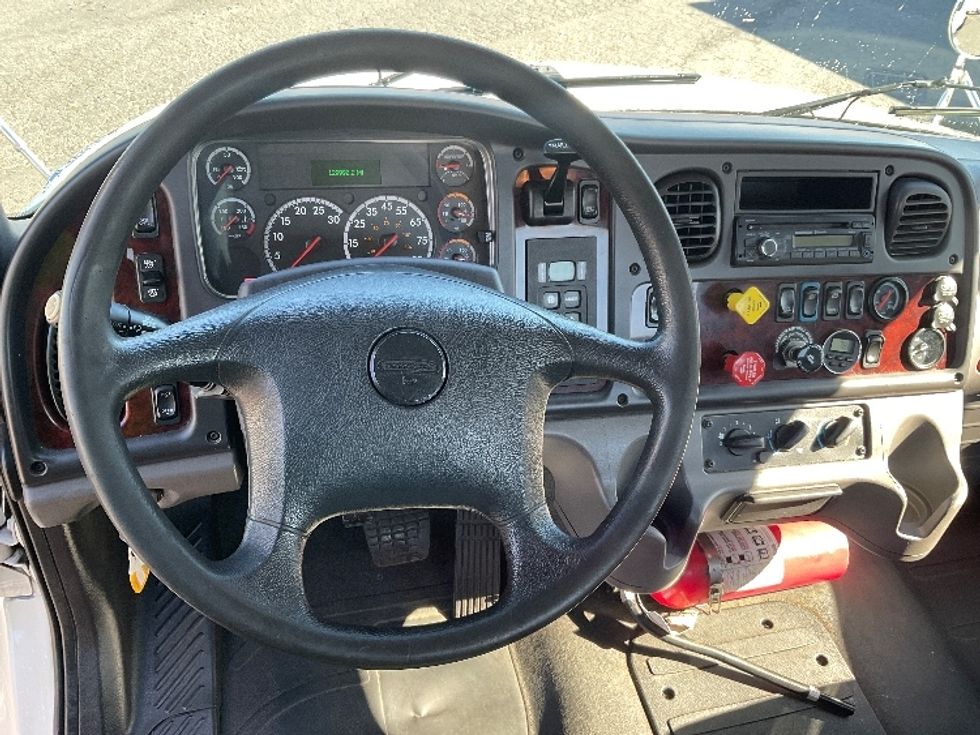 Day Cab Tractor-Heavy Duty Tractors-Freightliner-2017-M2-Tacoma-WA-129,992\n\t\tmiles-$ 52,250 - Image 11