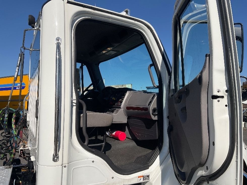 Day Cab Tractor-Heavy Duty Tractors-Freightliner-2017-M2-Tacoma-WA-129,992\n\t\tmiles-$ 52,250 - Image 12