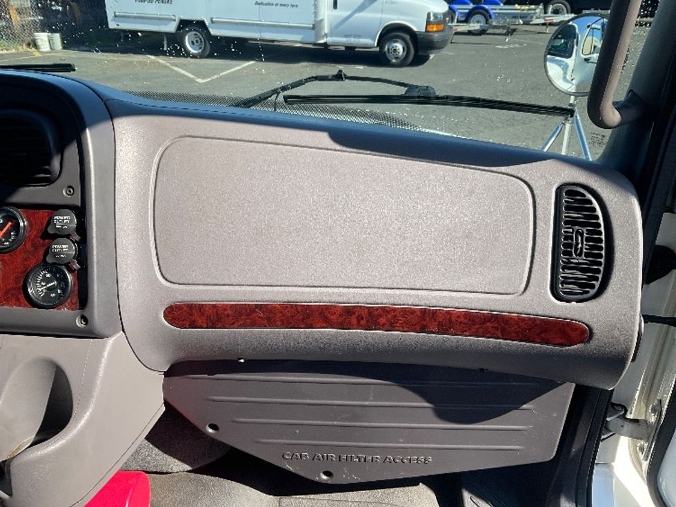 Day Cab Tractor-Heavy Duty Tractors-Freightliner-2017-M2-Tacoma-WA-129,992\n\t\tmiles-$ 52,250 - Image 13