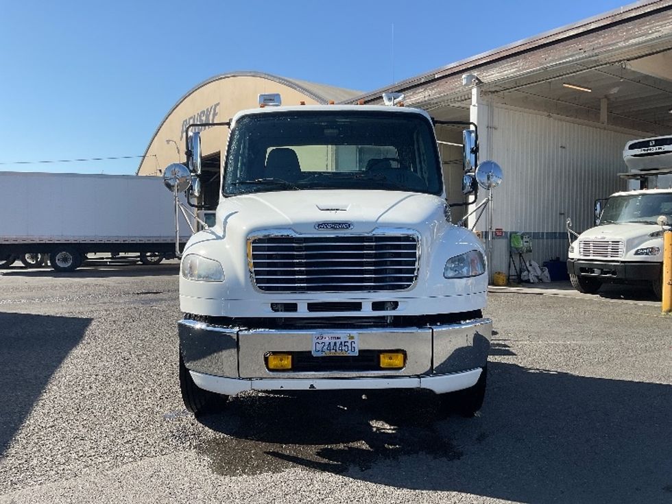 Day Cab Tractor-Heavy Duty Tractors-Freightliner-2017-M2-Tacoma-WA-129,992\n\t\tmiles-$ 52,250 - Image 2