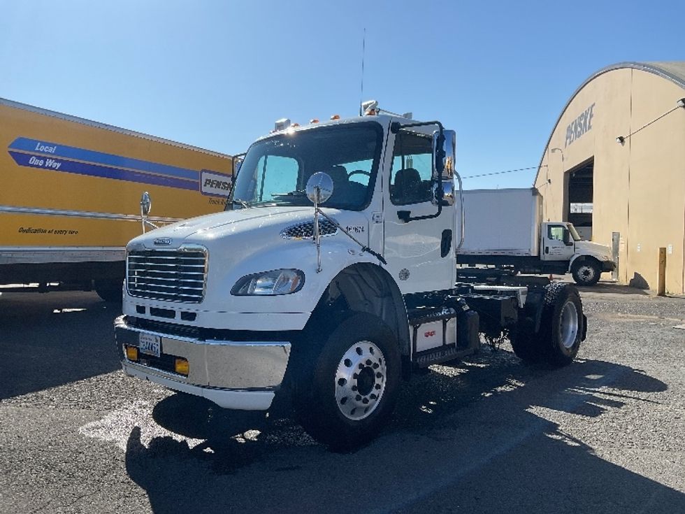 Day Cab Tractor-Heavy Duty Tractors-Freightliner-2017-M2-Tacoma-WA-129,992\n\t\tmiles-$ 52,250 - Image 3