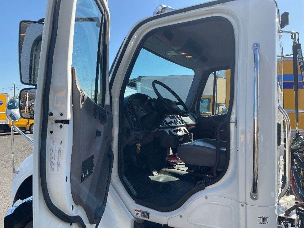 Day Cab Tractor-Heavy Duty Tractors-Freightliner-2017-M2-Tacoma-WA-129,992\n\t\tmiles-$ 52,250 - Image 9
