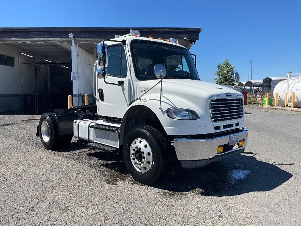 Day Cab Tractor-Heavy Duty Tractors-Freightliner-2017-M2-Tacoma-WA-196,335\n\t\tmiles-$ 46,000 - Image 1