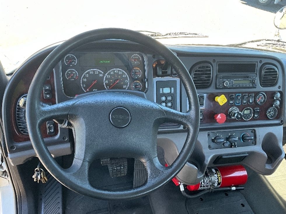 Day Cab Tractor-Heavy Duty Tractors-Freightliner-2017-M2-Tacoma-WA-196,335\n\t\tmiles-$ 46,000 - Image 11