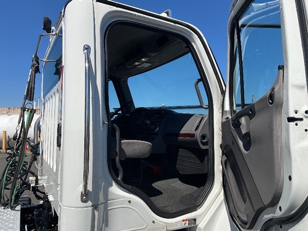 Day Cab Tractor-Heavy Duty Tractors-Freightliner-2017-M2-Tacoma-WA-196,335\n\t\tmiles-$ 46,000 - Image 12