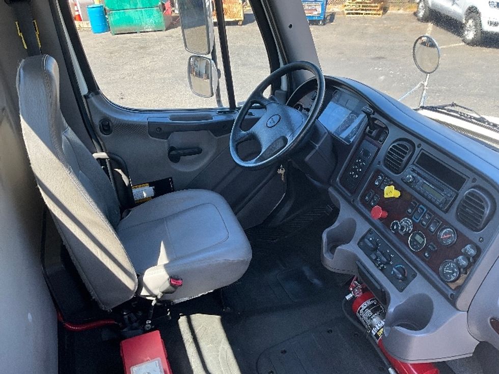Day Cab Tractor-Heavy Duty Tractors-Freightliner-2017-M2-Tacoma-WA-196,335\n\t\tmiles-$ 46,000 - Image 14
