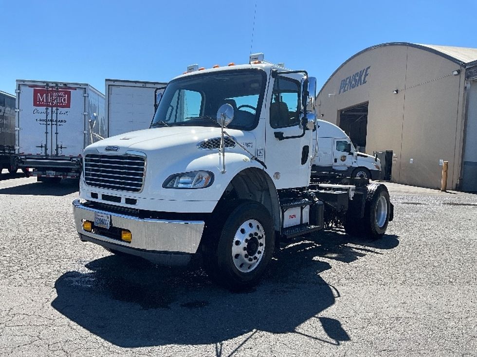 Day Cab Tractor-Heavy Duty Tractors-Freightliner-2017-M2-Tacoma-WA-196,335\n\t\tmiles-$ 46,000 - Image 3