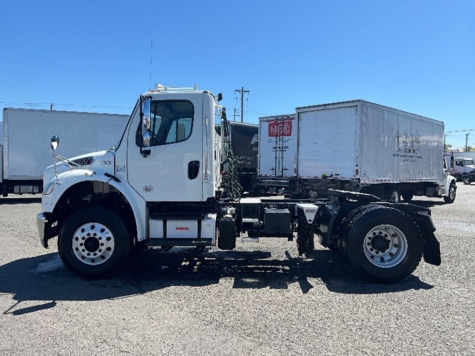 Day Cab Tractor-Heavy Duty Tractors-Freightliner-2017-M2-Tacoma-WA-196,335\n\t\tmiles-$ 46,000 - Image 4
